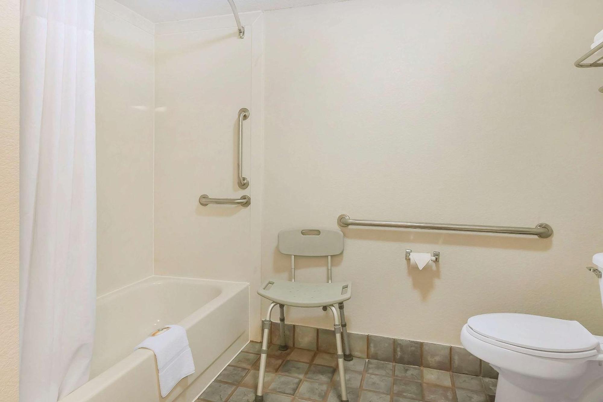 Quality Inn Charleston - Sikeston Kültér fotó